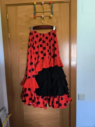 Falda Flamenca Negra con Lunares Rojos