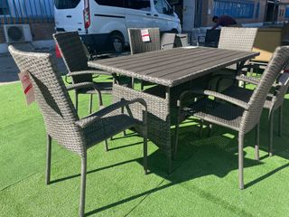 Mesa de Comedor + 4 Sillas en Ratan PE