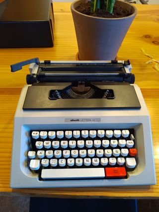 Máquina de escribir Olivetti Lettera 42