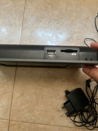 Reproductor Portátil  USB y DVD
