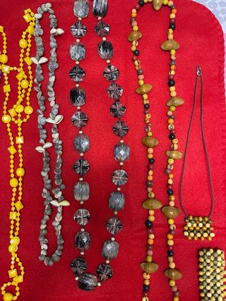 Collares y pulseras de bisutería