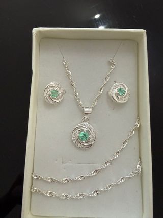 Plata ley 925, con esmeralda Colombiana