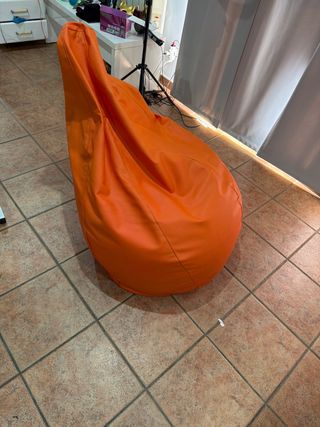 Puf Naranja Cómodo y Nuevo