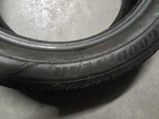 Rueda Good Year Efficient Performance  215 50 17