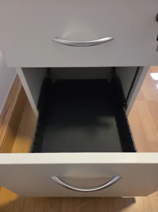 Cajonera de escritorio gris y blanca