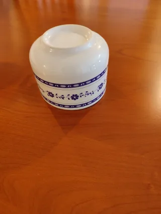 Tazza da tè/latte con fiori blu