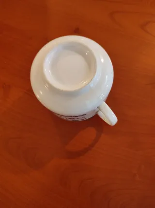 Tazza da tè/latte con fiori blu
