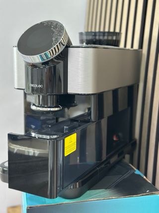 Cafetera Cecotec Negra y Plateada