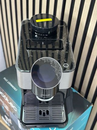 Cafetera Cecotec Negra y Plateada