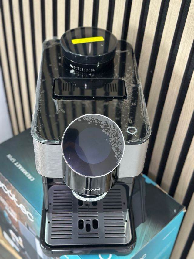 Cafetera Cecotec Negra y Plateada