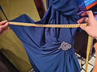Vestido invitada asimétrico azul para una M-L