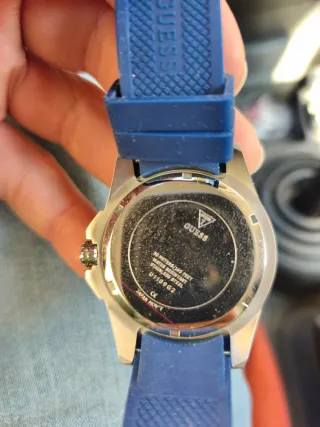 Reloj Guess Azul y Rojo se vende sin la caja