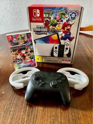Nintendo Switch OLED + Mario Kart 8 Deluxe