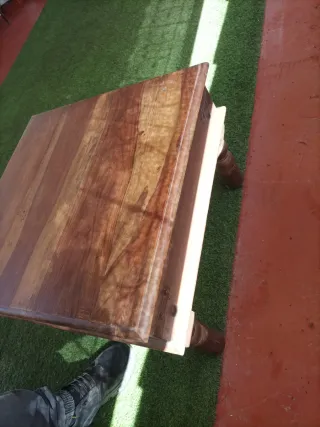 Mesa de madera antigua