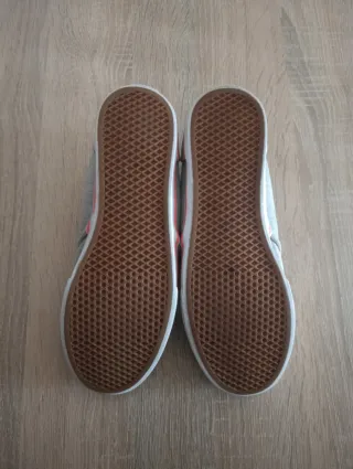 Zapatillas Vans Grises con Detalles Rosas