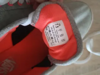 Zapatillas Vans Grises con Detalles Rosas