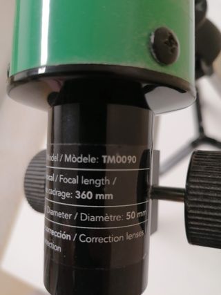 Telescopio refractor con trípode