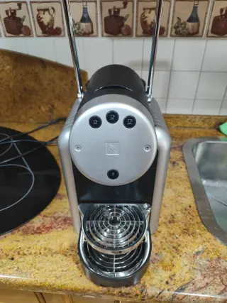 Cafetera Nespresso Zenius (Averiada)+ Lote de café