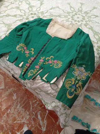 Traje de Fallera fuego y Dorado con dos corpiños