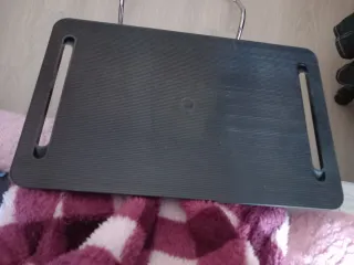 Apoya pies oficina negro/plata