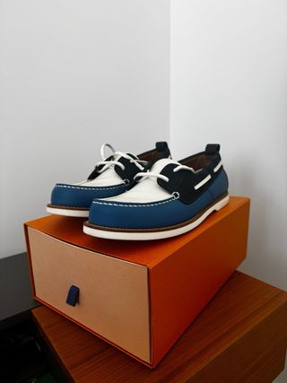 Zapatos náuticos Louis Vuitton azul y blanco
