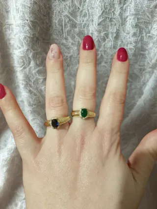 Anello oro con pietra blu o pietra verdi