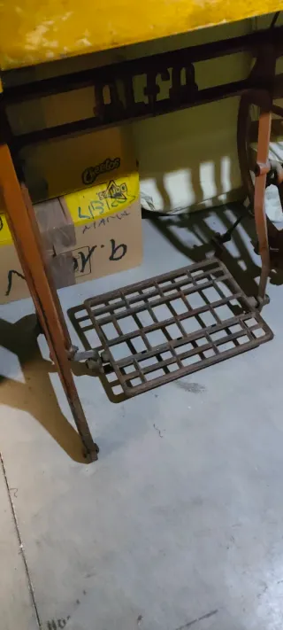 Máquina de coser Alfa antigua