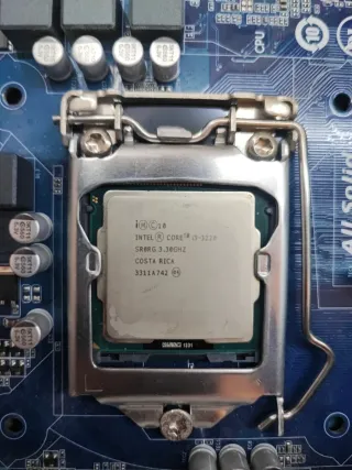 -Placa base GA-H61M-DS2 con i3 + 8GB RAM