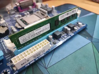 -Placa base GA-H61M-DS2 con i3 + 8GB RAM