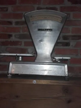 Balanza antigua Lutrana