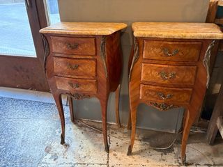 Comodini in Stile Luigi XV in Marmo e Legno