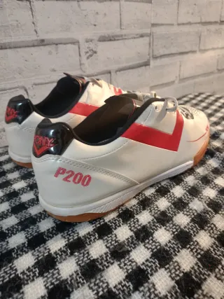 Zapatillas Pony Blancas y Rojas