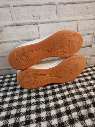 Zapatillas Pony Blancas y Rojas