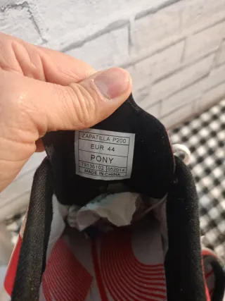 Zapatillas Pony Blancas y Rojas