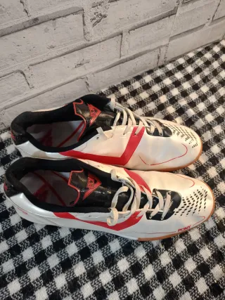 Zapatillas Pony Blancas y Rojas