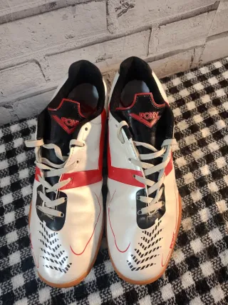 Zapatillas Pony Blancas y Rojas