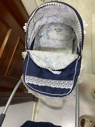 Carrito de muñecas azul con capota