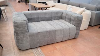 SOFÁ TERCIOPELO GRIS CLARO