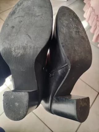 Stivali neri traforati