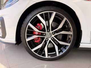 Volkswagen Golf GTI Perf. Honey