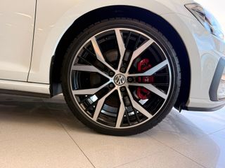 Volkswagen Golf GTI Perf. Honey