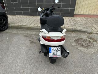 Suzuki Burgman 200 Blanca