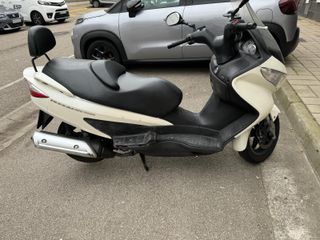 Suzuki Burgman 200 Blanca