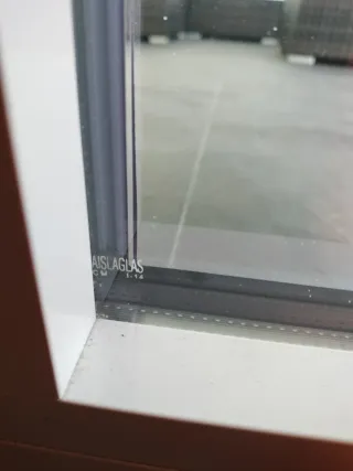 Puerta balconera con persiana