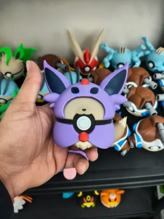 Poké Ball Espeon Poncho