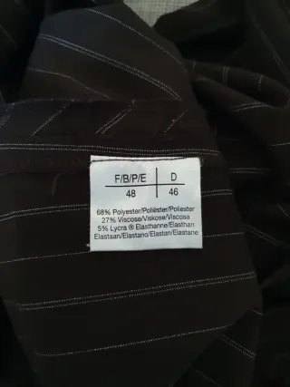 Falda asimétrica,con rayas diplomaticas