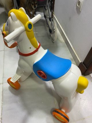Caballito infantil blanco y azul