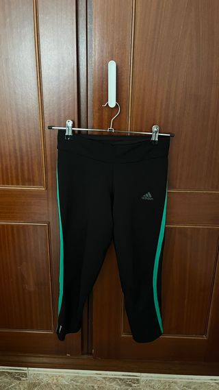 Mallas Adidas Negras y Verdes 3/4