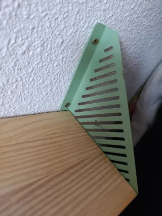 Balda de madera y metal