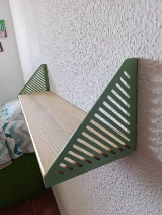 Balda de madera y metal